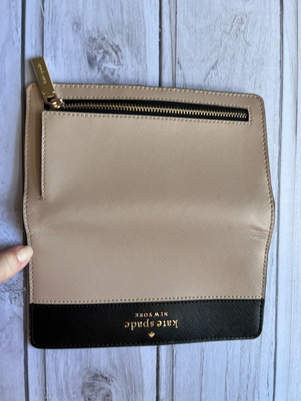 Kate Spade New York Madison slim bi fold color block wallet. Beige and black - Picture 4 of 9